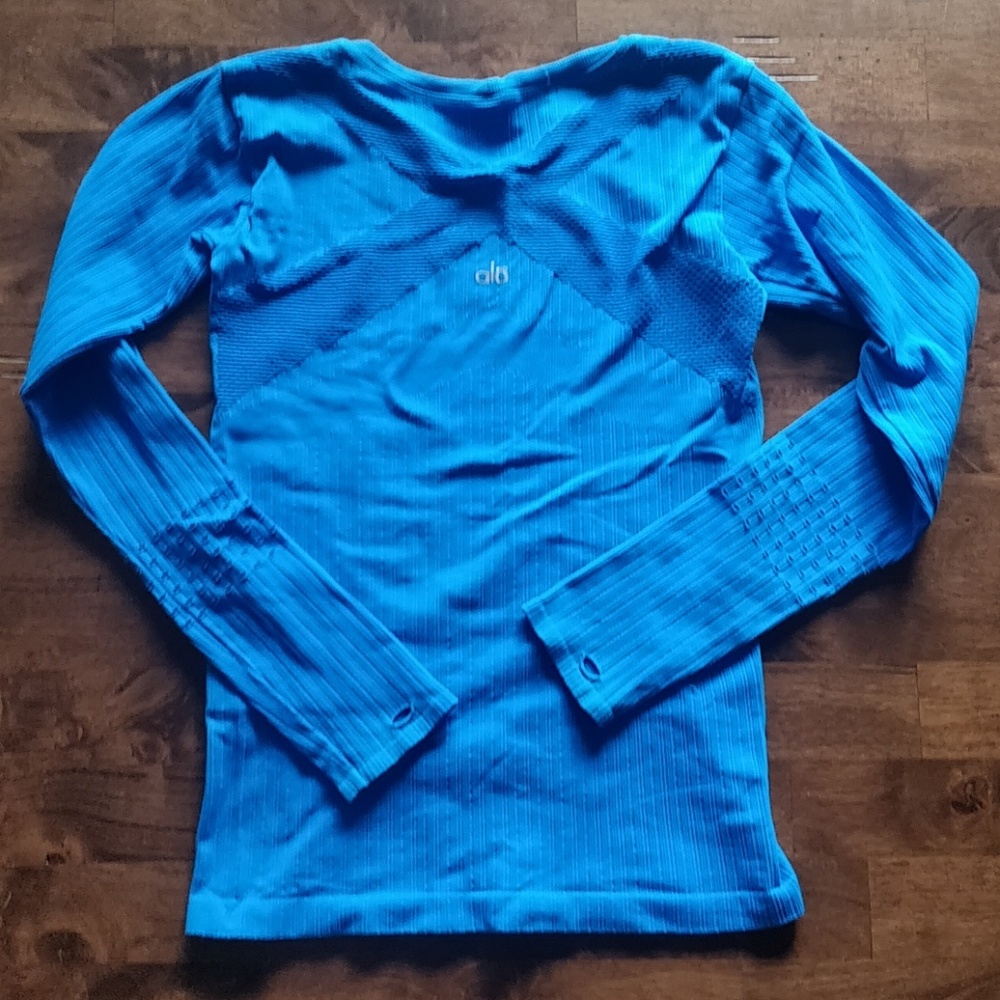 Vibrant blue alo yoga long sleeve top